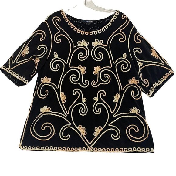 St Tropez West Appliqued Short Sleeve Top Black Round Neck Size 1X - Picture 2 of 5